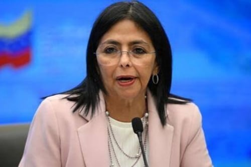 Delcy Rodríguez desafía a Trump y afirma que ningún “agente externo” gobierna Venezuela