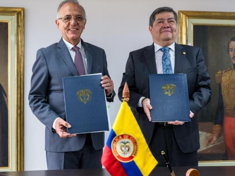 ¡De viaje por Colombia! Francisco Jiménez firman acuerdo para reforzar la seguridad entre ambas naciones
