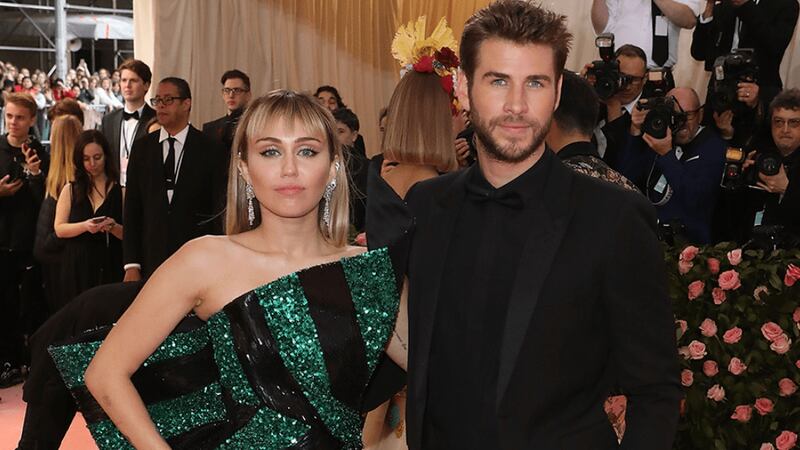 Miley Cyrus y Liam Hemsworth: hilo de Twitter revela detalles de su relación tóxica