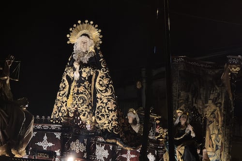 Sábado de Gloria: procesiones infantiles y cortejos de pésame que recorren la capital