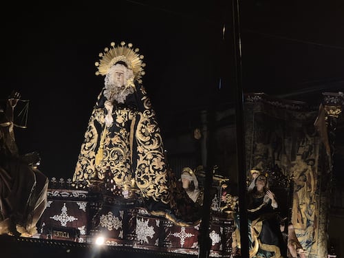 Sábado de Gloria: procesiones infantiles y cortejos de pésame que recorren la capital