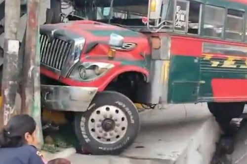 Autobús se accidenta en la ruta al Pacífico y deja ocho heridos este jueves