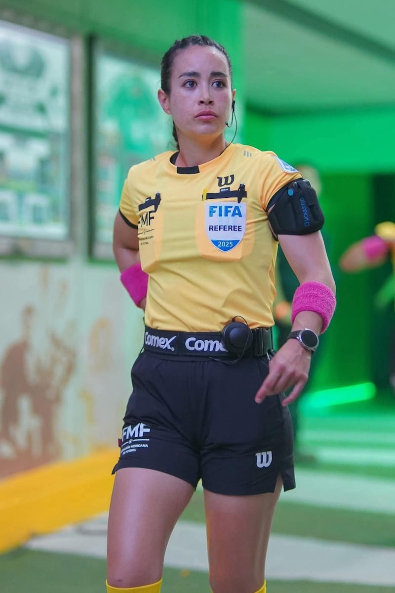 La árbitra Katia Itzel García