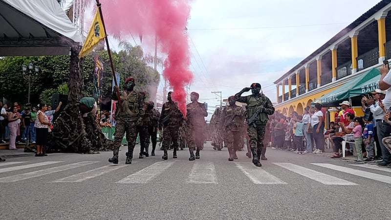 Soldados de Zacapa participaron en el desfile militar del Día del Ejército.