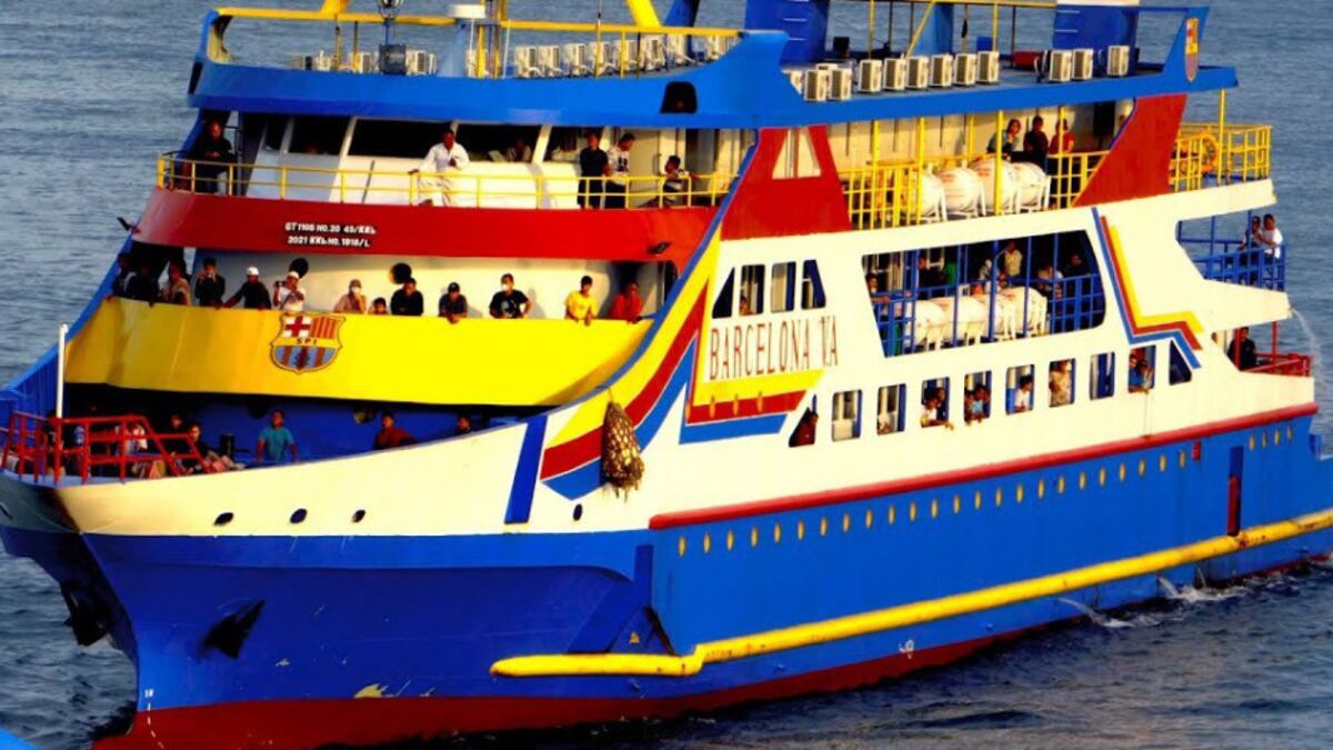 Se incendia en las costas de Célebes Septentrional. (Foto: Redes sociales)