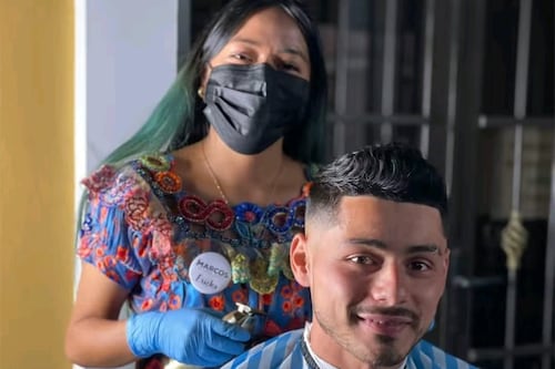 Una tijera de éxito: La barbera que conquistó a Darwin Lown y al Xelajú MC