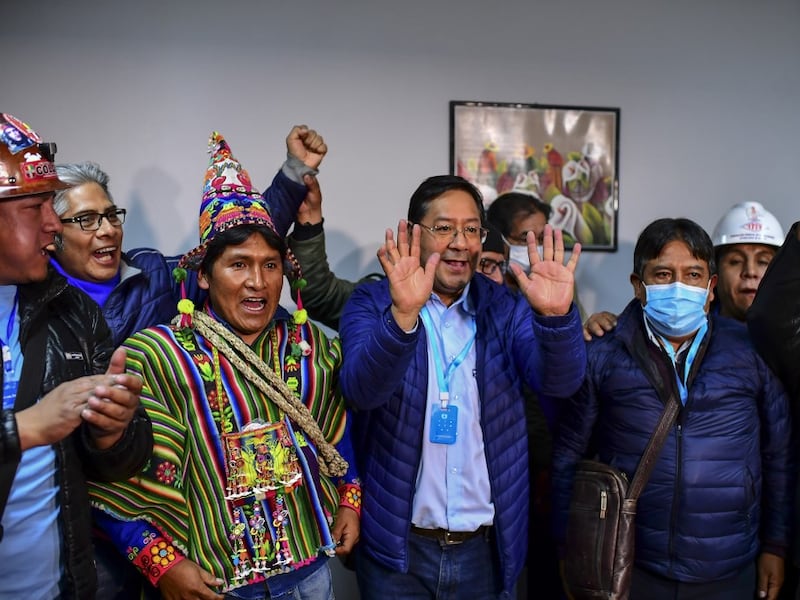 Candidato de Evo Morales se impone en la primera vuelta de los comicios en Bolivia