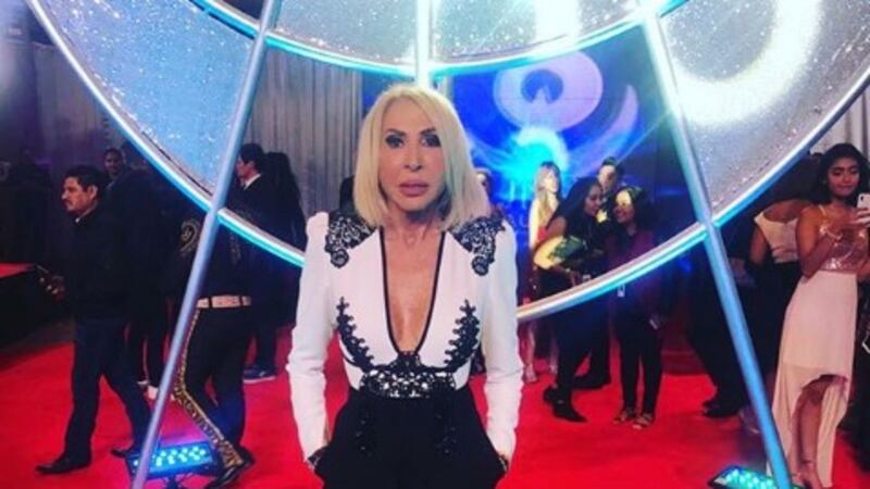 VIDEO. Con una actitud prepotente y altanera, Laura Bozzo arma escándalo en un avión