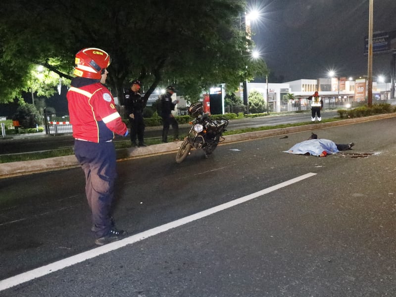 Motociclista fallece en ruta al Pacífico y este detalle llama la atención de los automovilistas