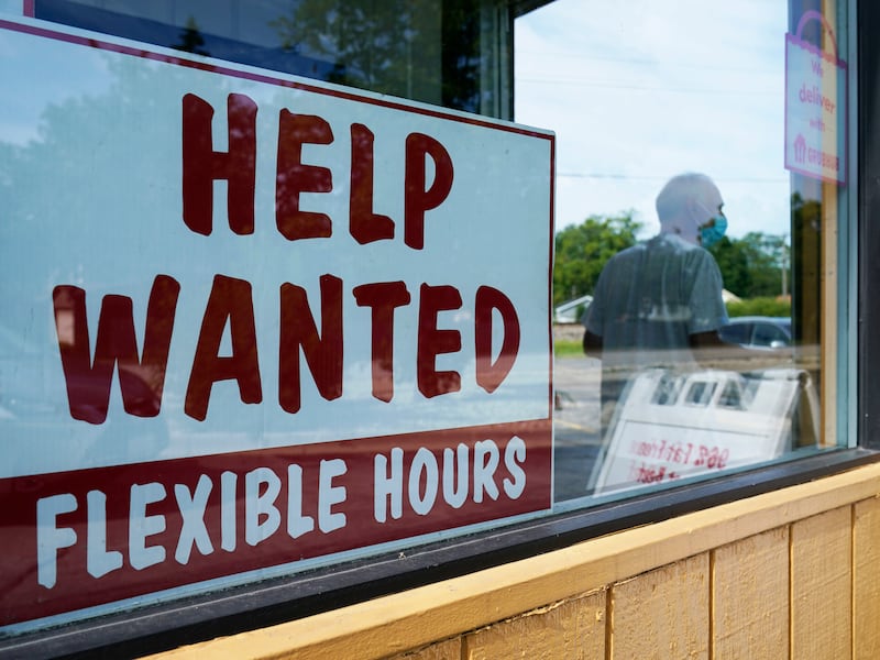 Siguen bajando las cifras de solicitudes de prestaciones por desempleo en Estados Unidos