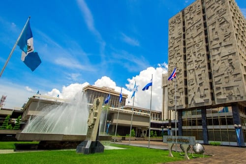 Banco de Guatemala abre sus puertas para recorrido nocturno en el Museo Numismático