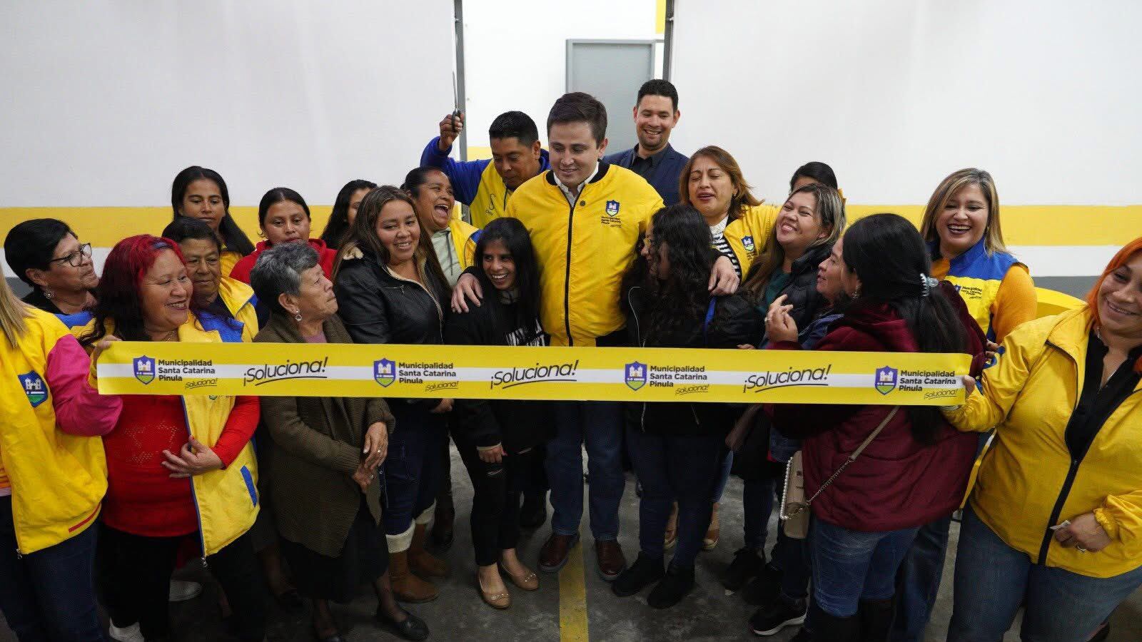 El nuevo centro de capacitación para mujeres en la aldea El Pajón, fue inaugurado por el alcalde, Sebastián Siero. Foto: Municipalidad de Santa Catarina Pinula.
