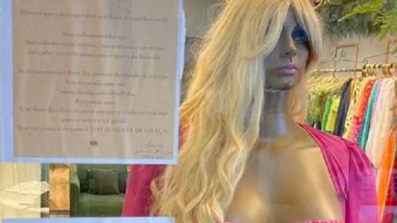 Tienda de ropa femenina prohíbe entrada a hombres y genera polémica