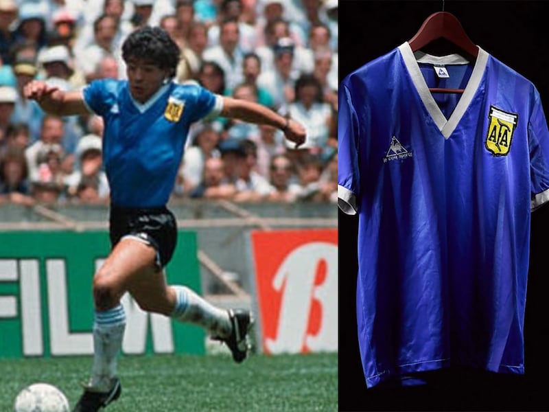 Mítica camiseta de Maradona es vendida por más de 9 millones de dólares