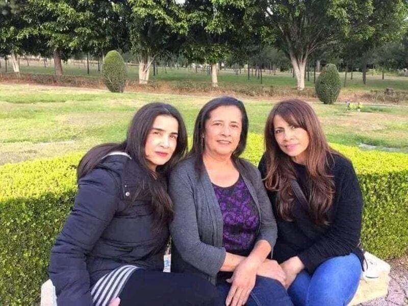 Las hermanas de Efraín Orozco.