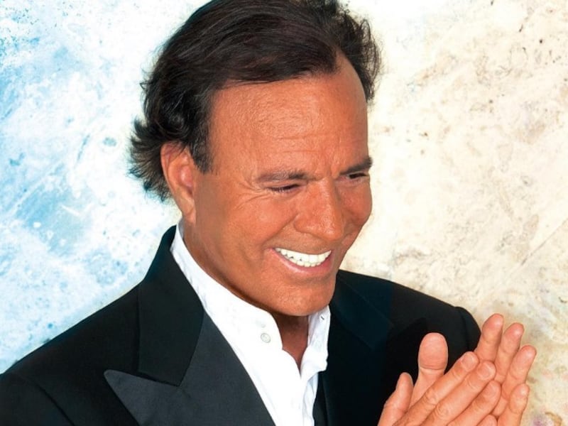 Escándalo mundial: dos extrabajadoras acusan a Julio Iglesias de abusos sexuales
