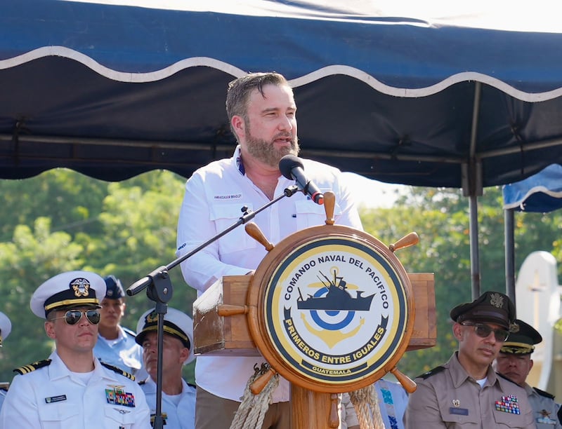 Tobin Bradley, embajador de EE.UU dando su discurso durante la entrega. Foto: Embajada de EE.UU.