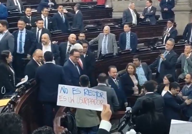 Critican al rector de la Usac, Walter Mazariegos.