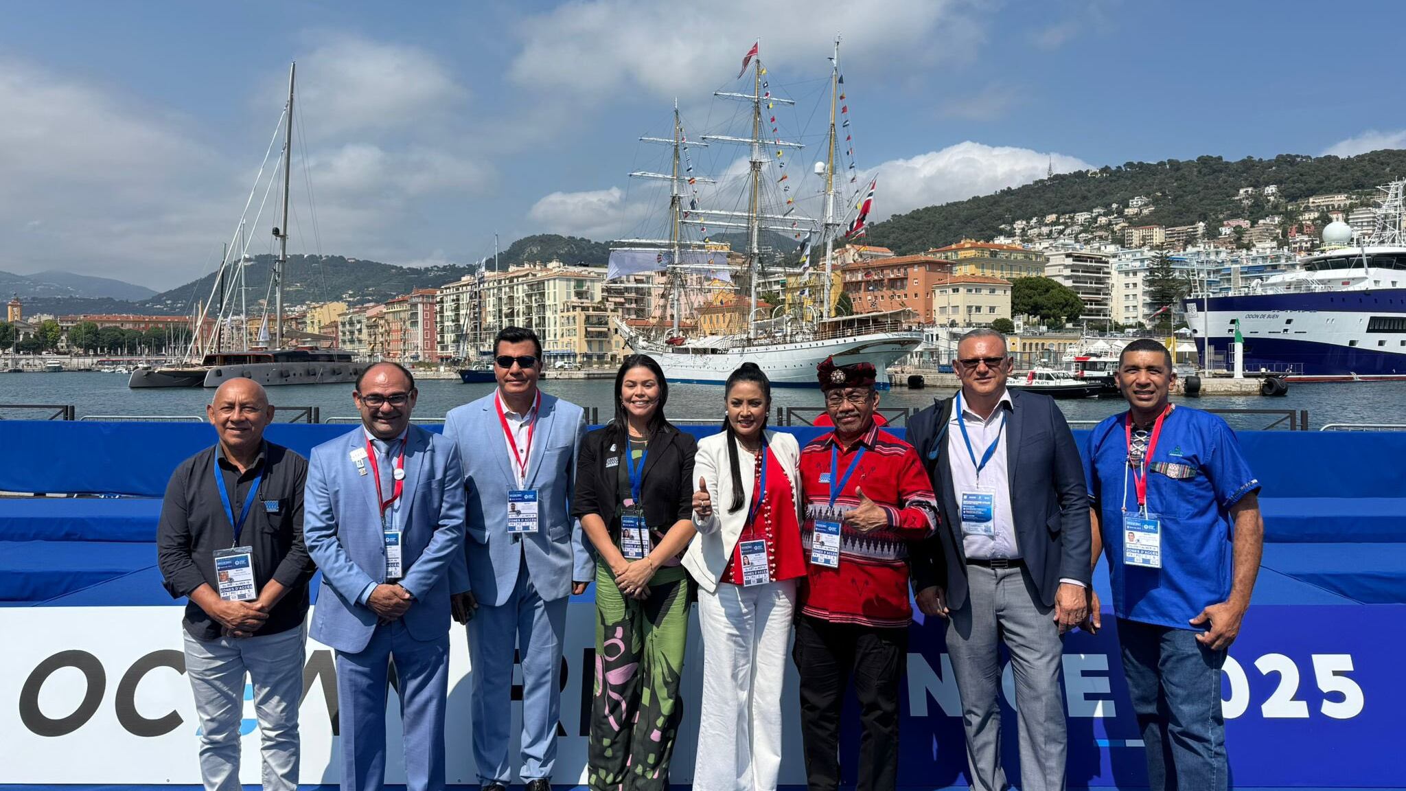 Los alcaldes de Puerto Barrios y Barberena, continuán resguardados en la ciudad de Kfar Saba, debido a que los cielos permanecen cerrados para vuelos civiles. Foto: Redes Sociales Hugo Sarceño.