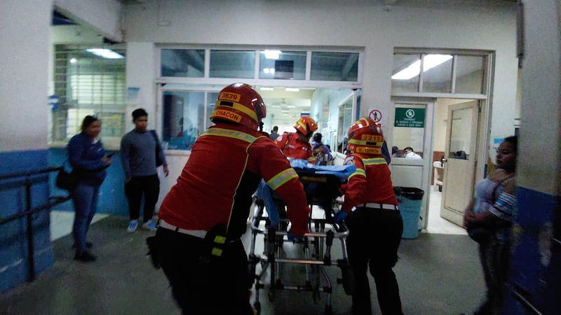 La mujer resultó con varias heridas de arma de fuego. Foto: CBM