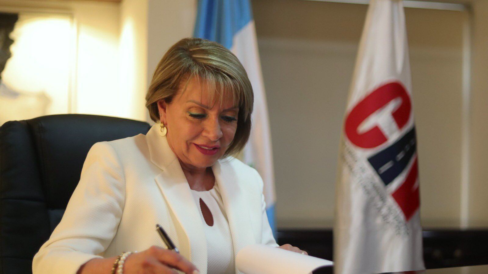 Destituyen a la ministra del CIV, Jasmín de la Vega.