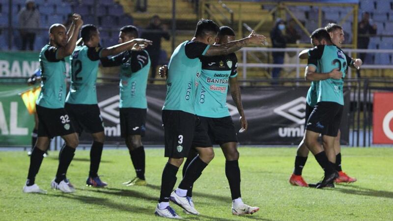¡El líder acaricia la final! Antigua golpea primero en la semifinal ante Municipal