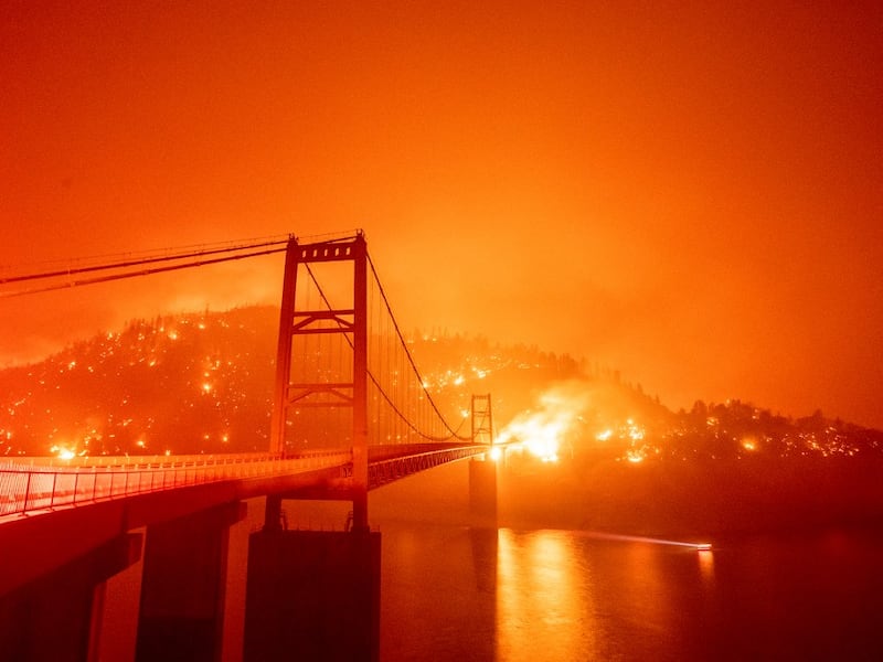 VIDEOS. Incendios forestales arrasan la costa oeste de Estados Unidos