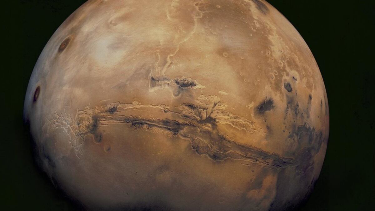 Sonda Hera toma una impactante foto de una misteriosa luna de Marte
