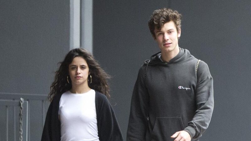 Destrozan a Shawn Mendes por agredir a Camila Cabello por un yogurt