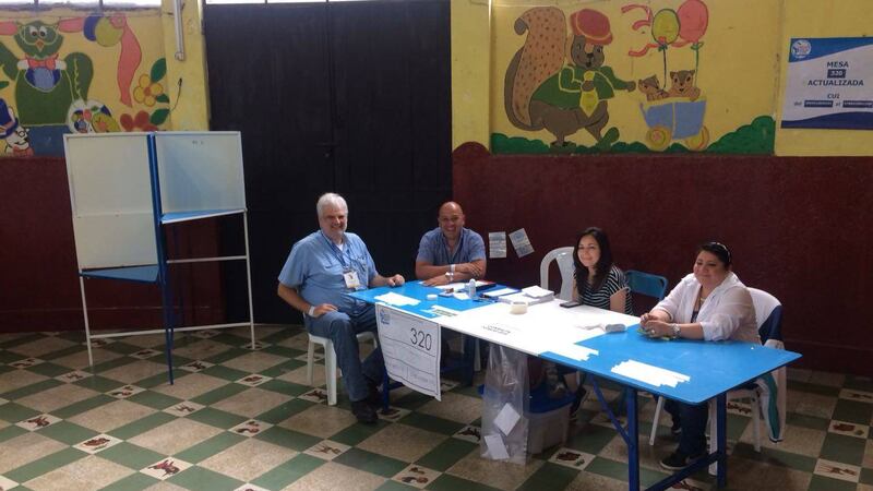 Centro de Votación en zona 5 da un "regalo especial" a quienes acuden a votar