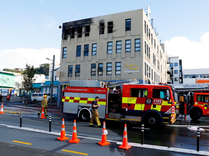 Incendio en hostal de Nueva Zelanda deja al menos seis muertos