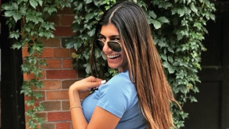 La diminuta lencería con la que Mia Khalifa presume su marcado abdomen