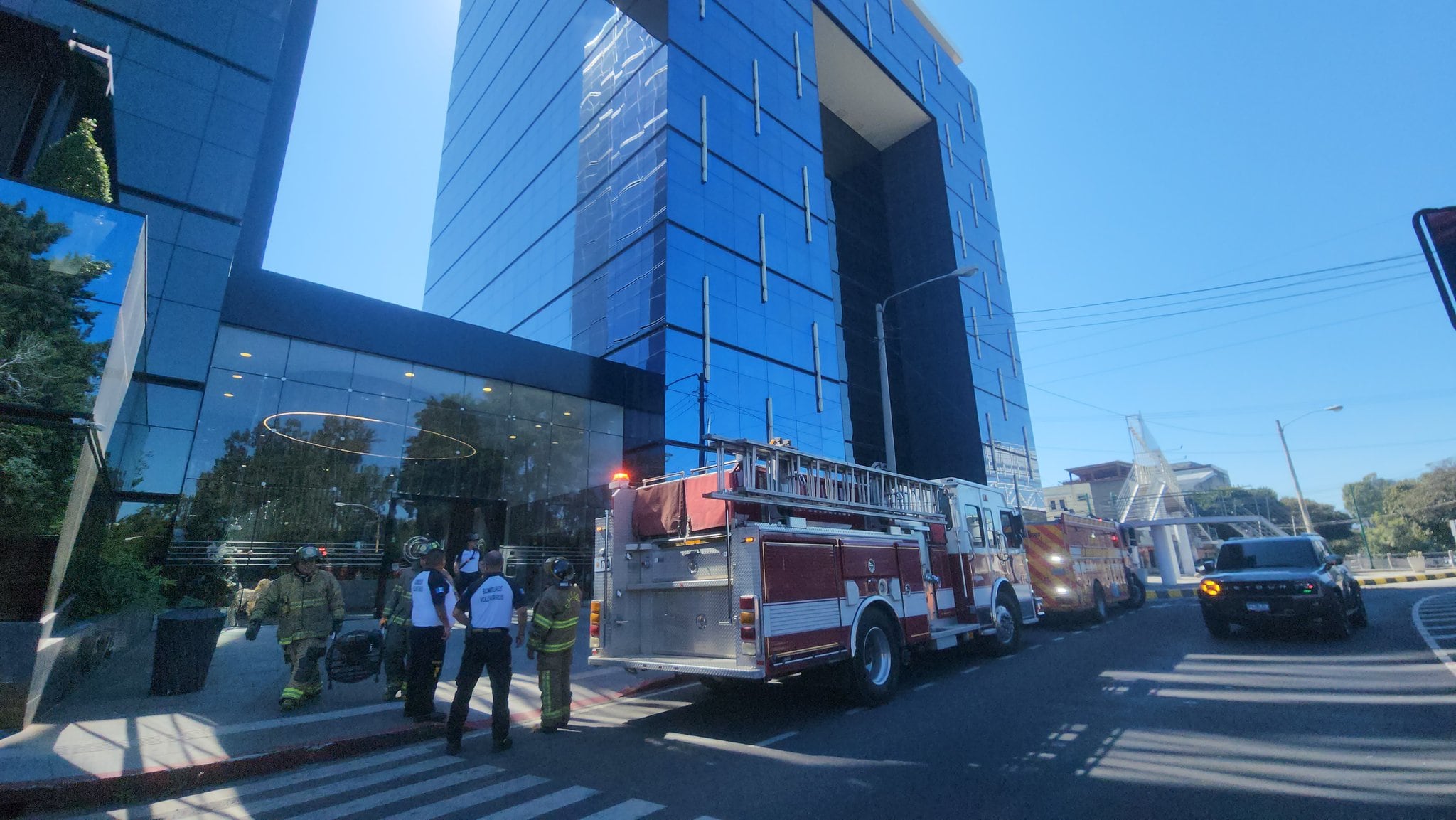 Trabajador heroico evita tragedia en incendio de edificio de zona 10