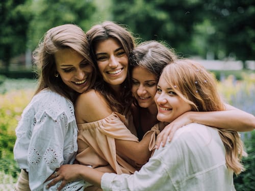 Cientos de personas salen del Centro Cívico en marcha por el Día Internacional de la Mujer
