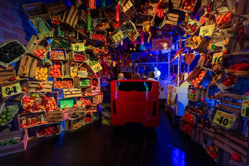 Odisea México es una experiencia multisensorial que integra un Flying Teather de última generación, desde el cual, los visitantes pueden sobrevolar México y descubrir su riqueza cultural y natural desde una perspectiva única. La experiencia se complementa con un recorrido previo a través de 25 salas inmersivas, en más de 4,000 m². Foto: cortesía.