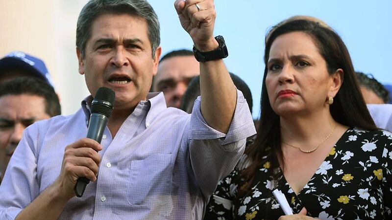 Presidente de Honduras, Juan Orlando Hernández, y la primera dama dan positivo a la prueba de Covid-19
