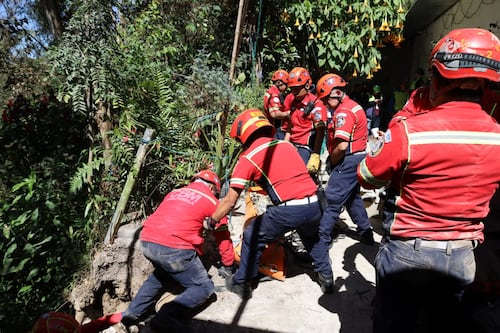 Albañil fallece tras desprendimiento de tierra