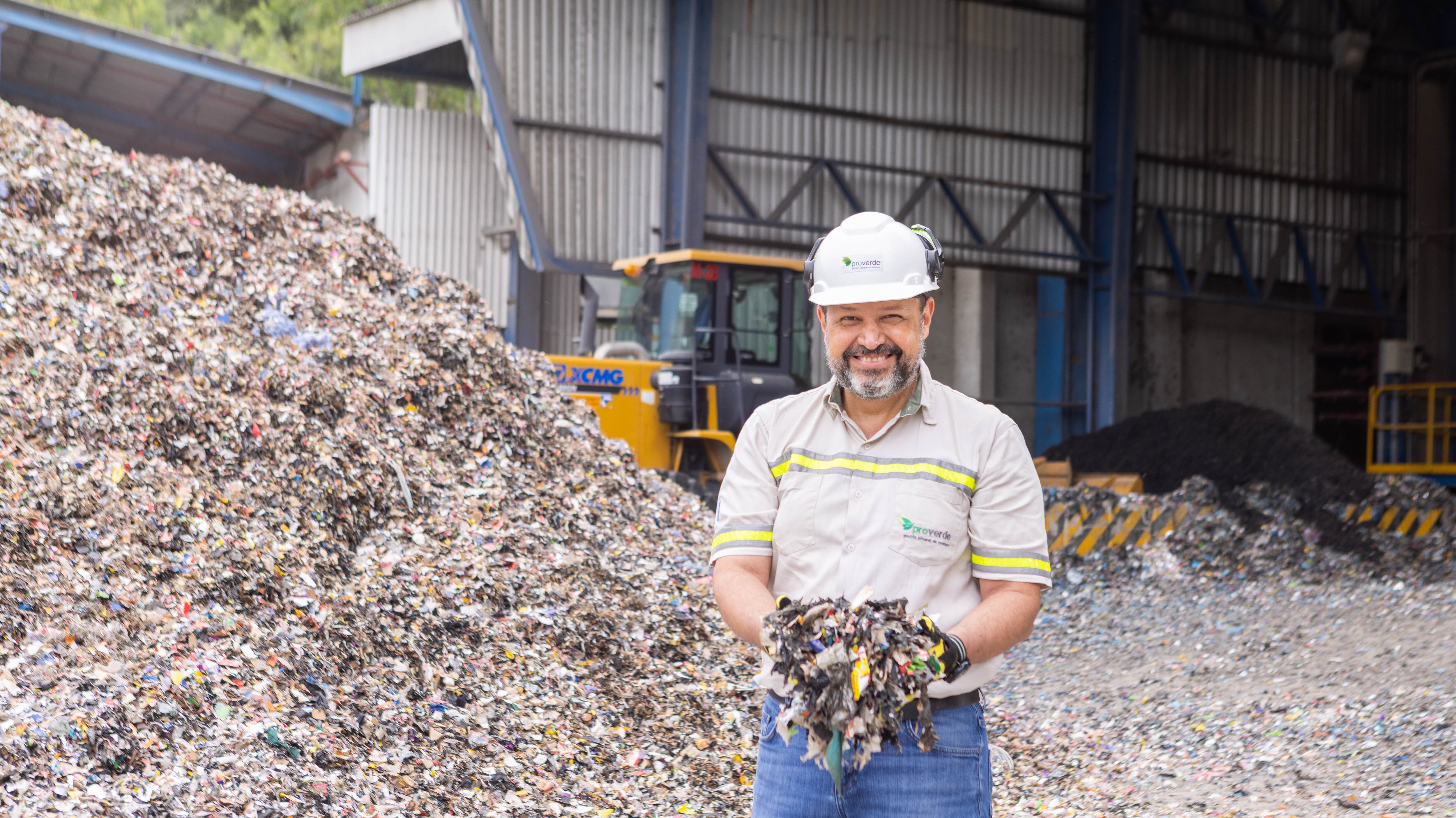 Al evitar la acumulación de residuos en los vertederos, el coprocesamiento contribuye a la salud pública al evitar la propagación de enfermedades.