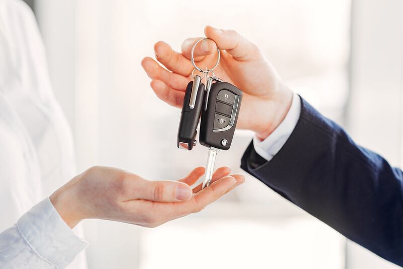 Un crédito automotriz puede facilitarte la compra de un auto sin desestabilizar tus finanzas. Foto: Freepik.