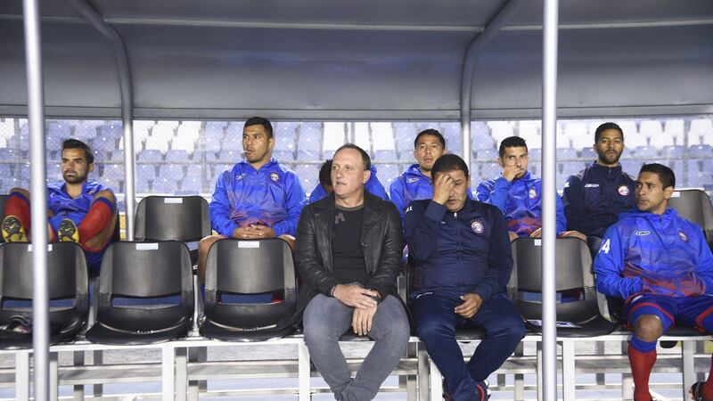 Ramiro Cepeda es agredido por supuestos aficionados en las afueras del estadio