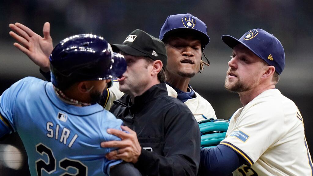 Pelea Brewers vs Rays