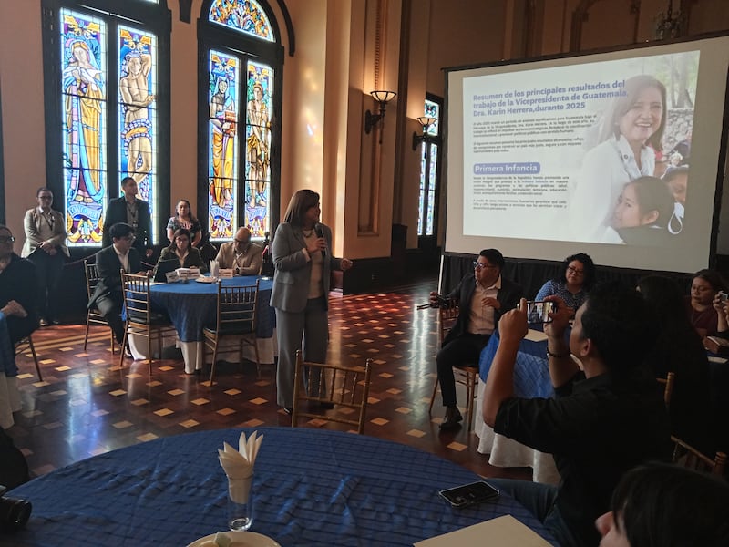 La vicepresidenta Karin Herrera compartió detalle de sus actividades en el Palacio Nacional. Foto: Kenneth Monzón