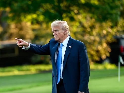 Trump amenaza con acciones legales tras broma en los Premios Grammy 2026