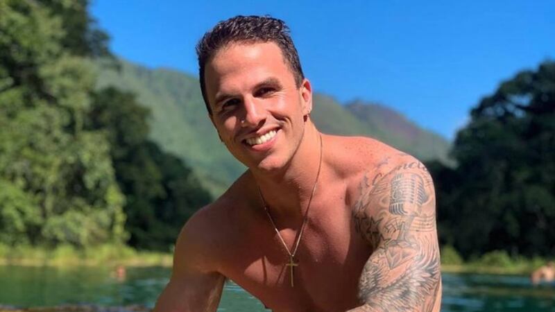 FOTO. Ale Mendoza se muestra como Dios lo trajo al mundo en las redes sociales