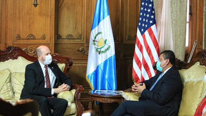 Embajador de Estados Unidos se reúne con vicepresidente Castillo