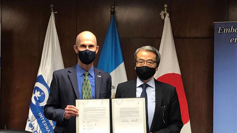 Unen esfuerzos para mejorar infraestructura de escuelas en Santa Catalina La Tinta y San Miguel Tucurú