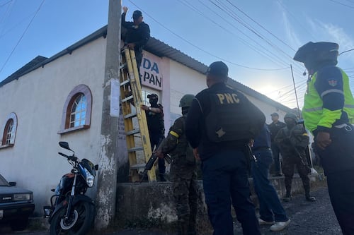 Autoridades retiran cámaras de vigilancia no autorizadas en San Rafael, zona 18