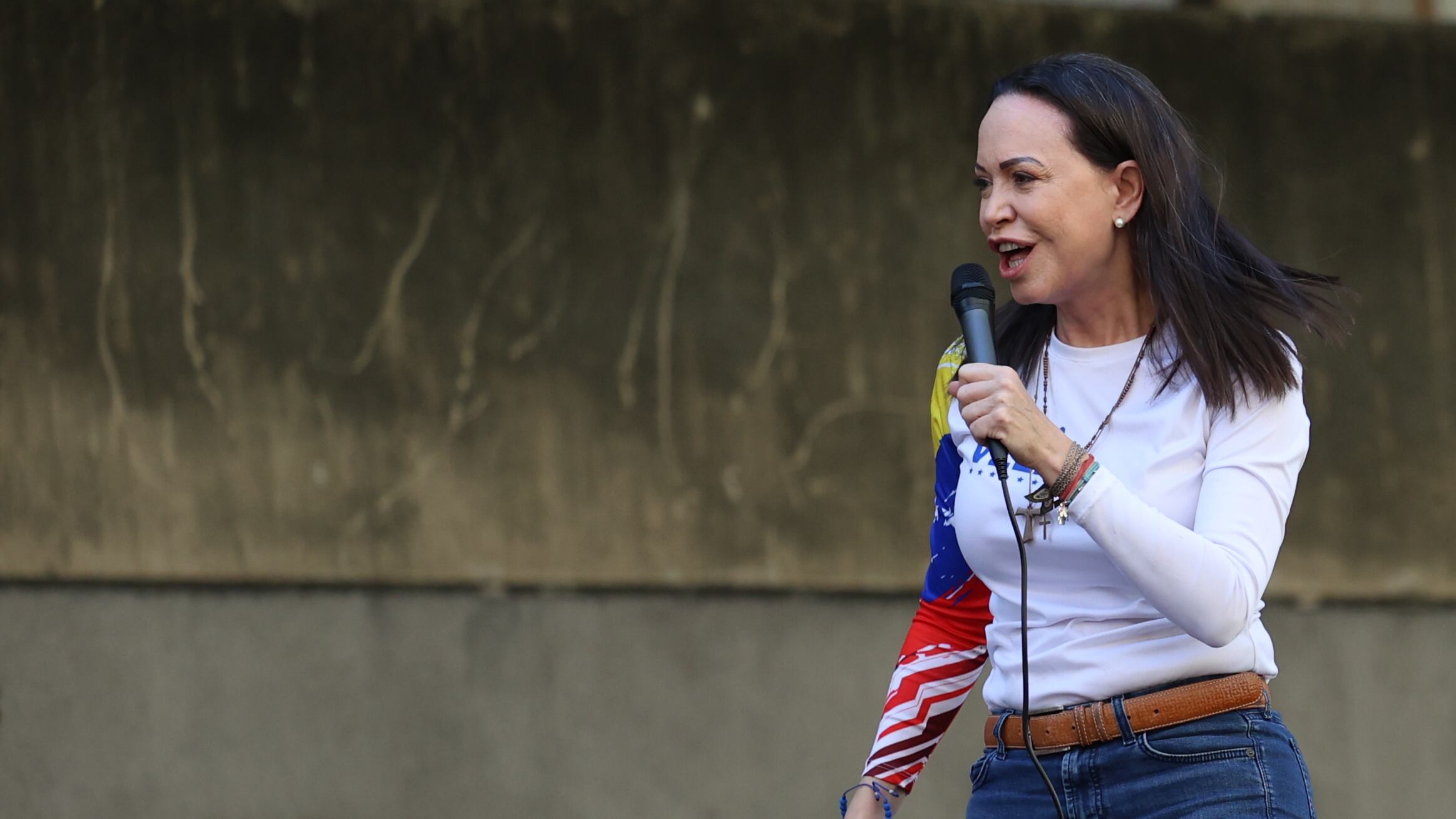La líder antichavista María Corina Machado pronuncia un discurso este jueves, en una manifestación en Caracas (Venezuela).