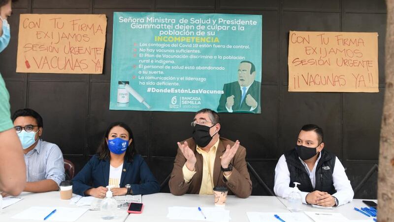 Winaq, UNE, Semilla y URNG se resisten a discutir iniciativa sobre vacunas en el Palacio