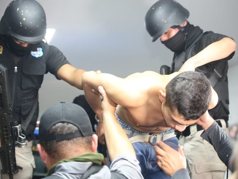 Expulsan a pandilleros de El Salvador